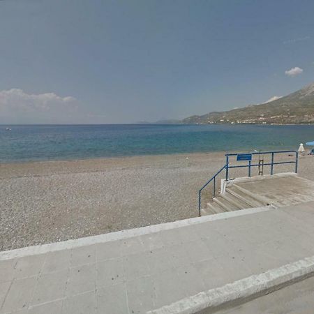 Loutraki Μοναδικής Θέσης Διαμέρισμα Στη Θάλασσα Kültér fotó